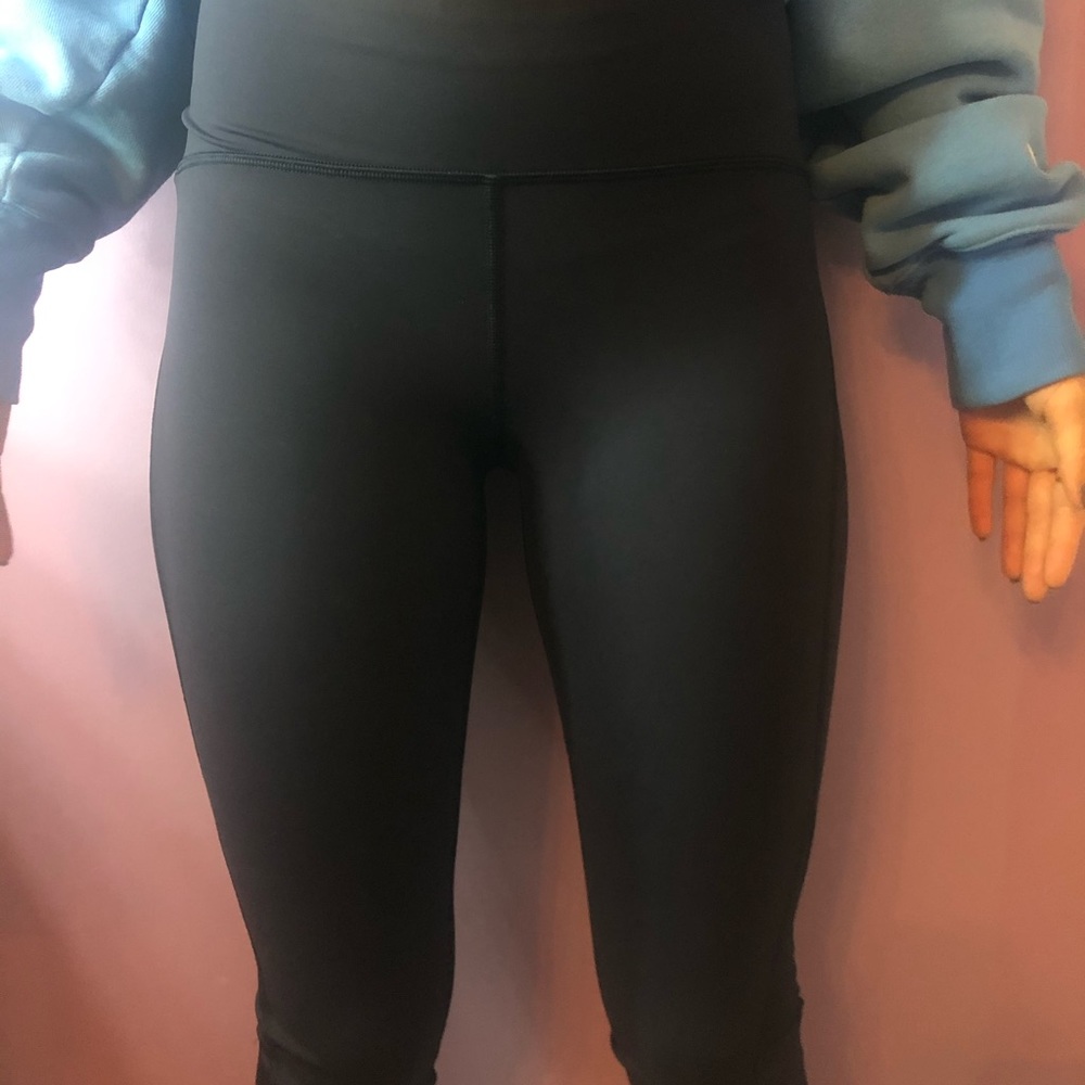 Lululemon Women’s Cropped Leggings - Picture 1 of 3